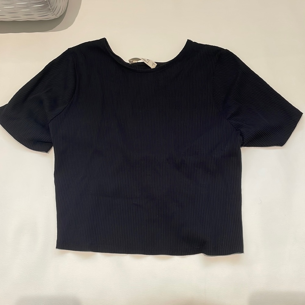 Nikki’s Beachhouse Boutique Black Crop Top Size Small